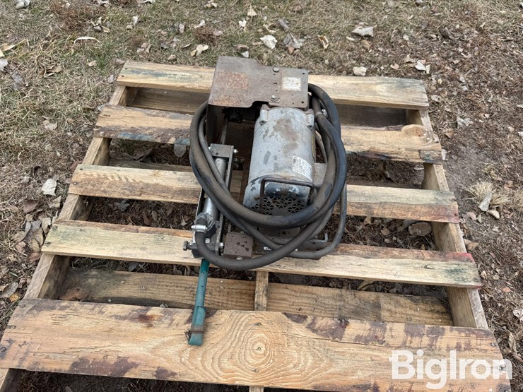 john-blue-chemigation-pump-image-2