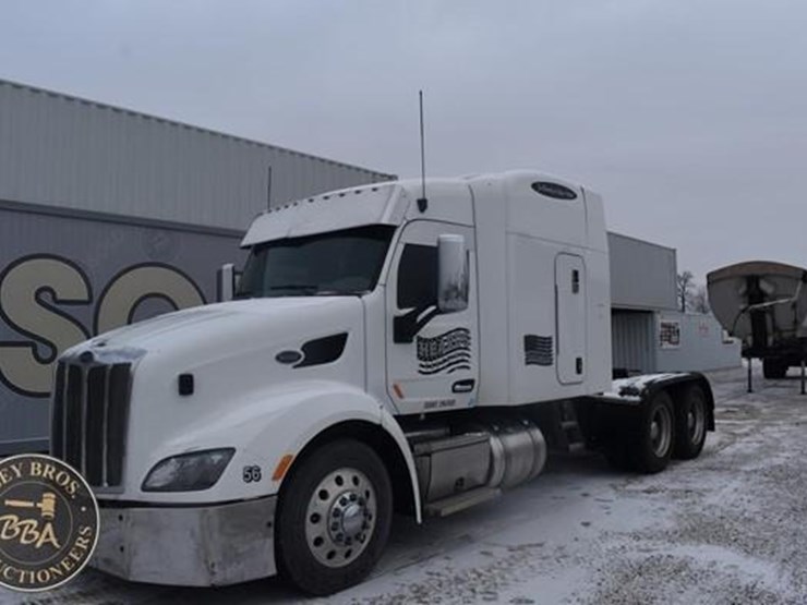 2015-peterbilt-579-image-12