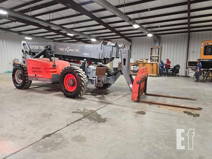 2019-skyjack-sj8831rt-image-2