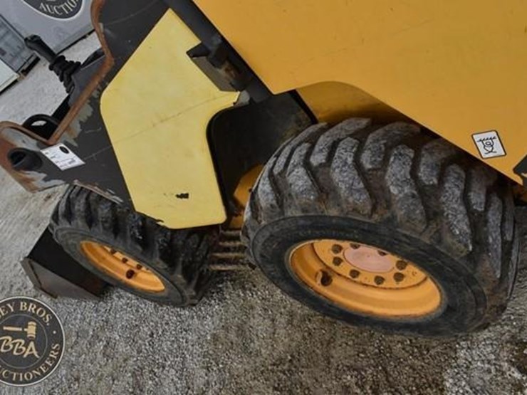 2011-volvo-mc115c-image-10