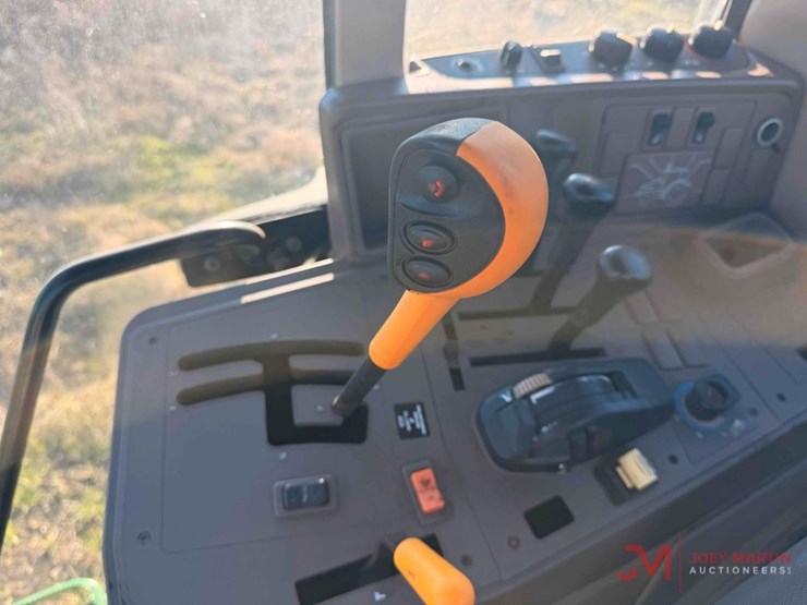 2014-john-deere-6150m-image-23