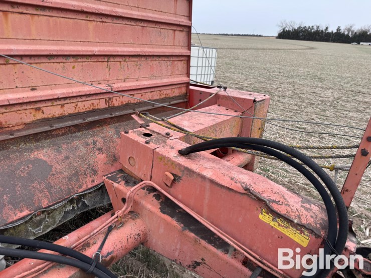 hesston-stack-hand-30a-stacker-image-10