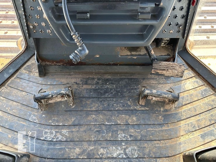 2012-deere-850k-xlt-image-19