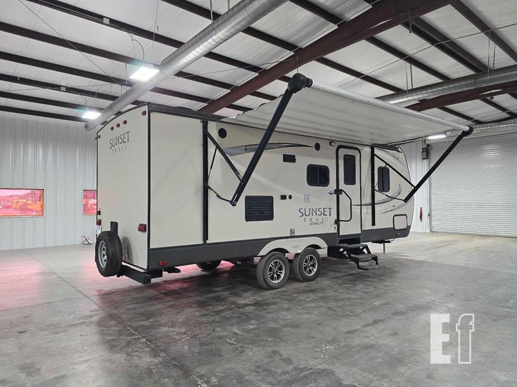 2016-crossroads-sunset-trail-ultra-lite-237bh-image-3