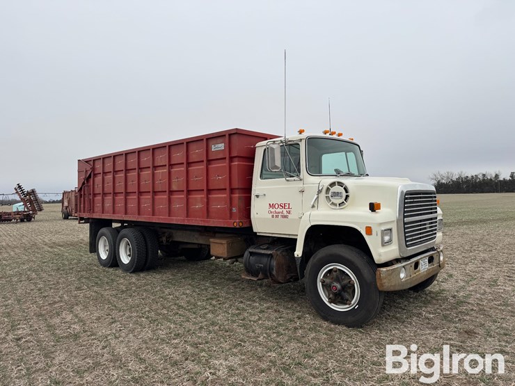 1979-ford-8000-image-3