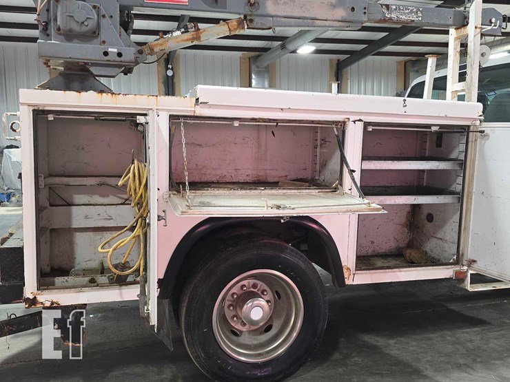 2006-ford-f550-image-18