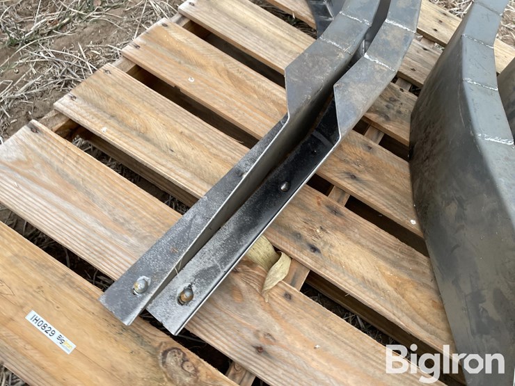 gleaner-combine-straw-spreader-deflectors-image-14