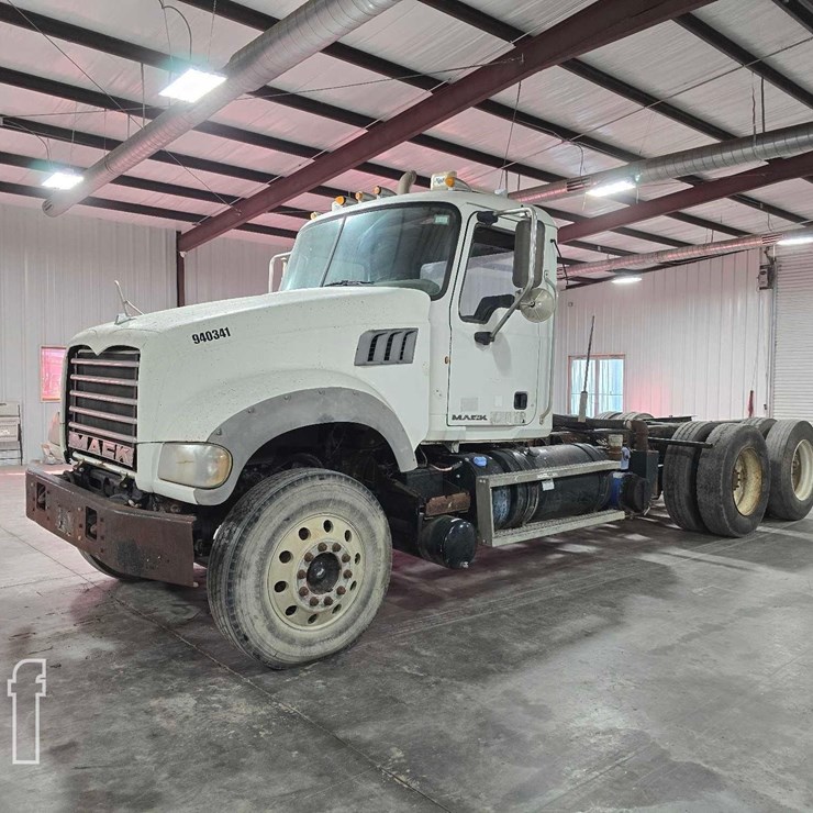 2012 MACK GRANITE GU713