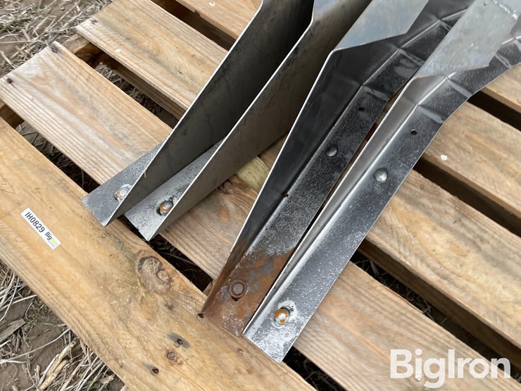 gleaner-combine-straw-spreader-deflectors-image-11