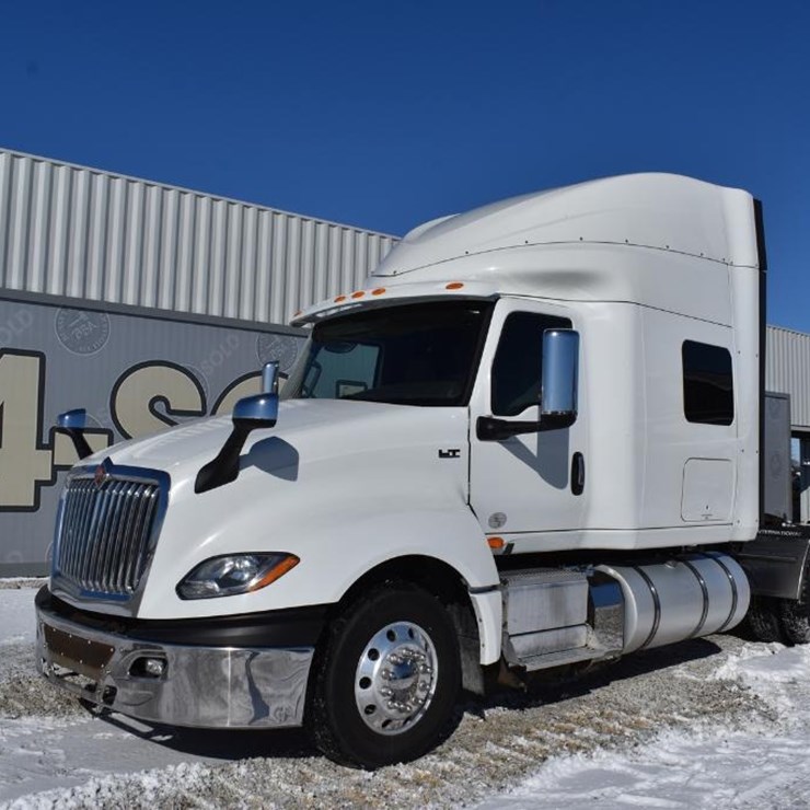 2018 INTERNATIONAL LT