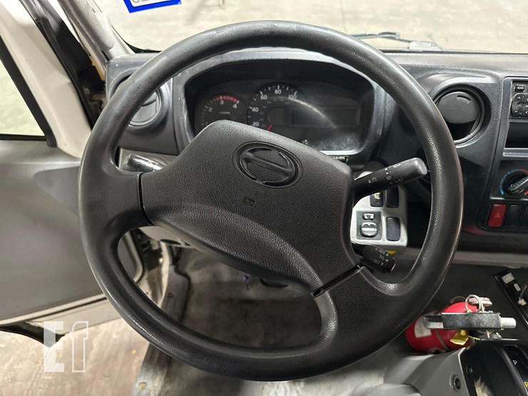 2015-hino-195-image-10