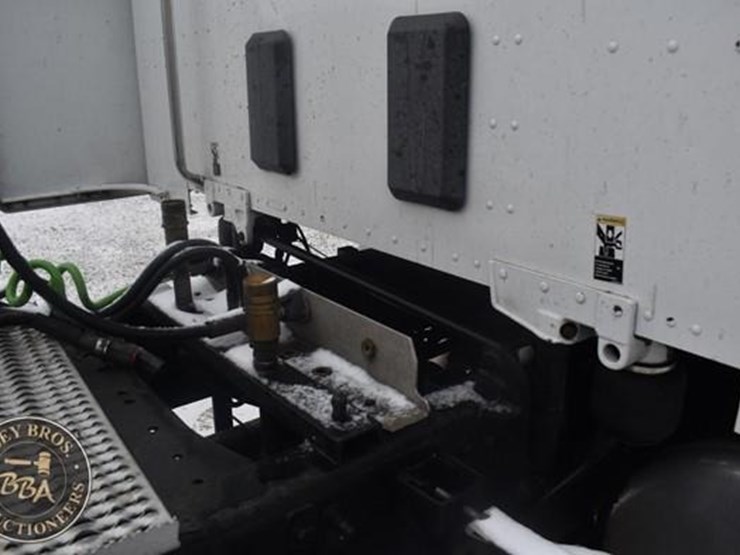 2015-peterbilt-579-image-27