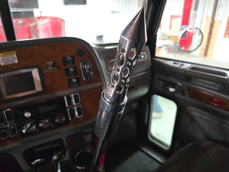 2008-peterbilt-386-image-16