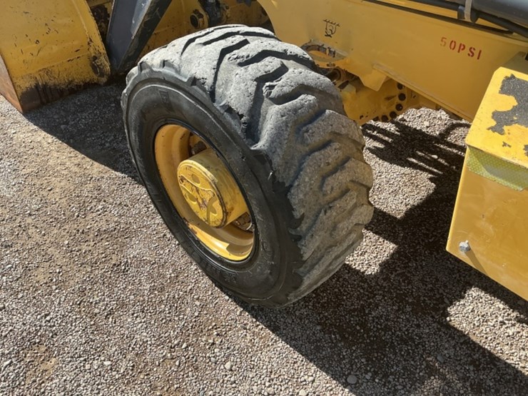 2015-deere-210l-image-8