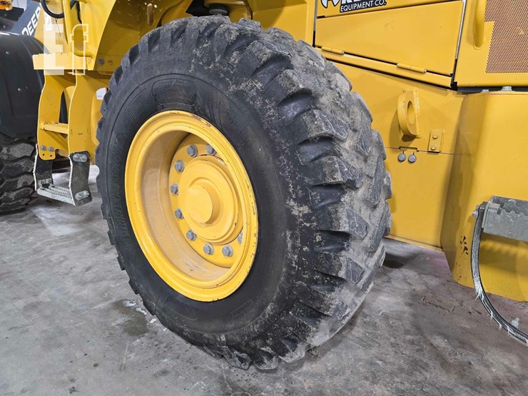 2022-deere-444-p-tier-image-30