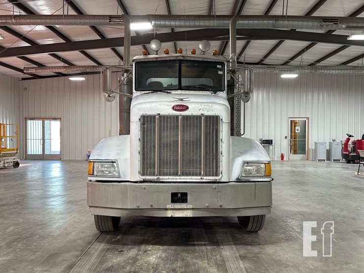 2005-peterbilt-385-image-7