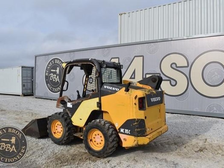 2011-volvo-mc115c-image-27