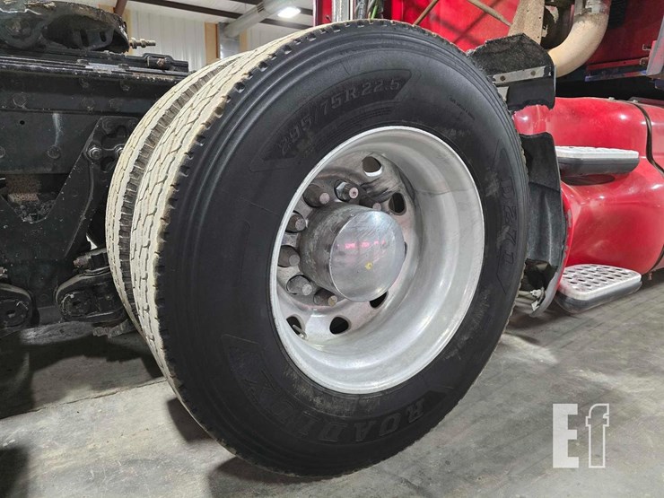 2016-kenworth-t2000-image-27