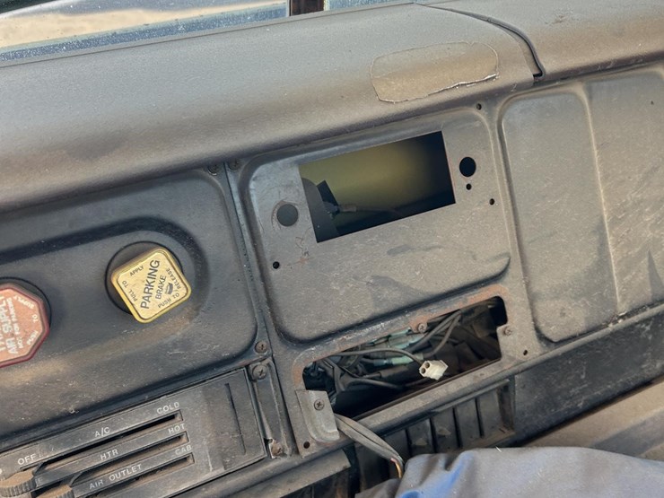 1984-international-s2200-image-28