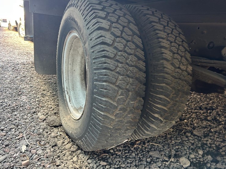 1997-isuzu-npr-image-11