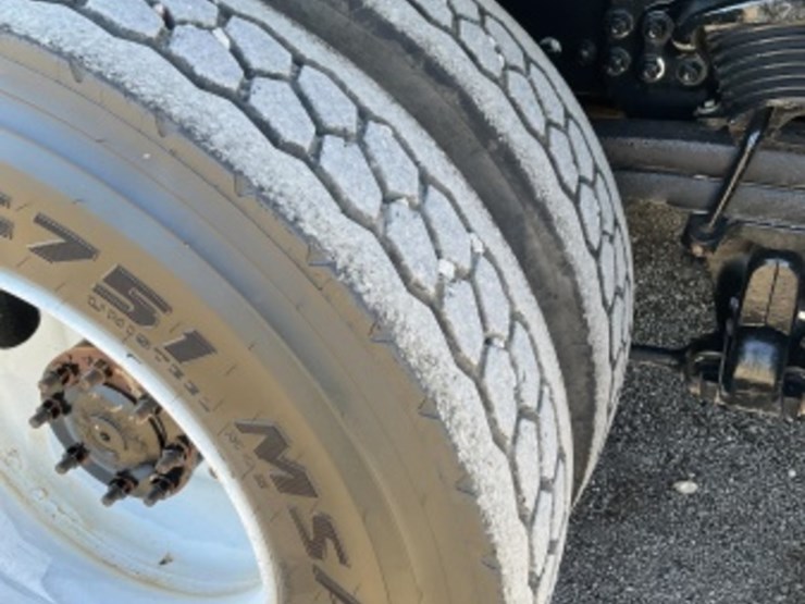 2005-freightliner-m2-dump-truck-image-8