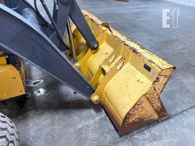 2020-deere-310l-ep-image-13