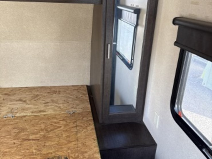 2019-forest-river-smt251ssxl-ca-toy-hauler-image-28