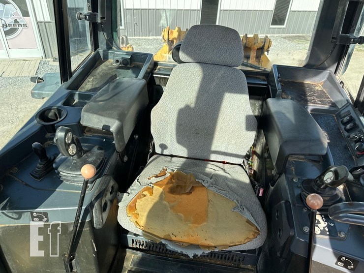 2012-deere-850k-xlt-image-16