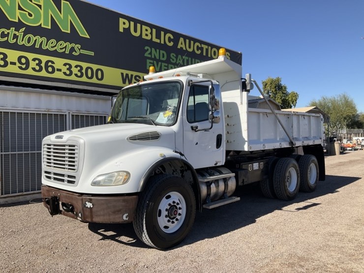 2005-freightliner-m2-dump-truck-image-2