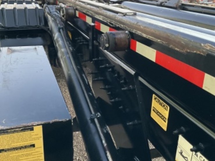 2015-peterbilt-pb348-rolloff-truck-image-16