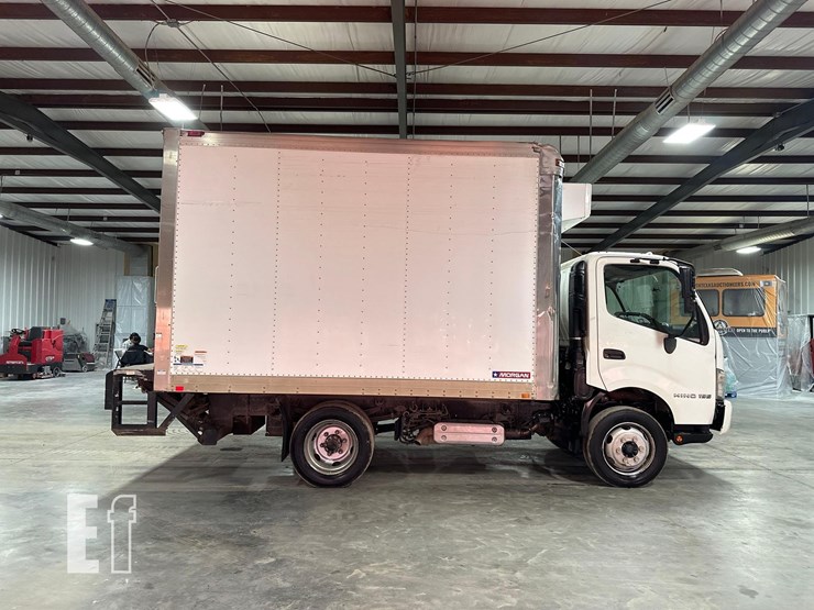 2015-hino-195-image-6