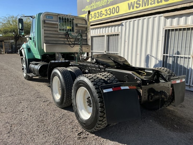 2011-international-7600-image-7