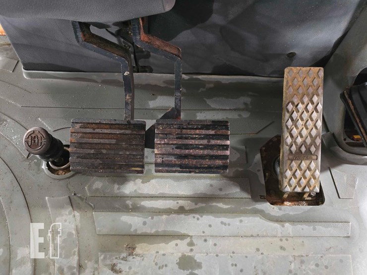 2001-caterpillar-420d-image-16