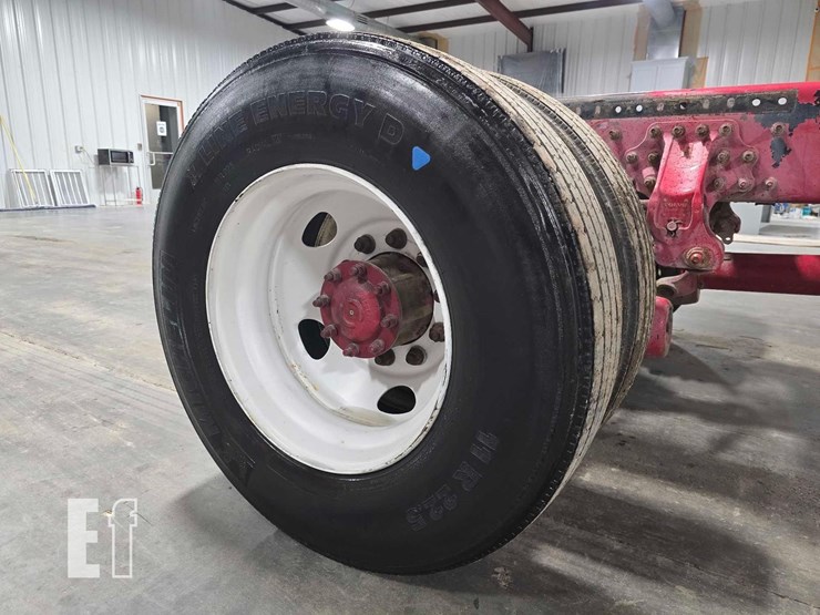 2017-volvo-vnl42300-image-20