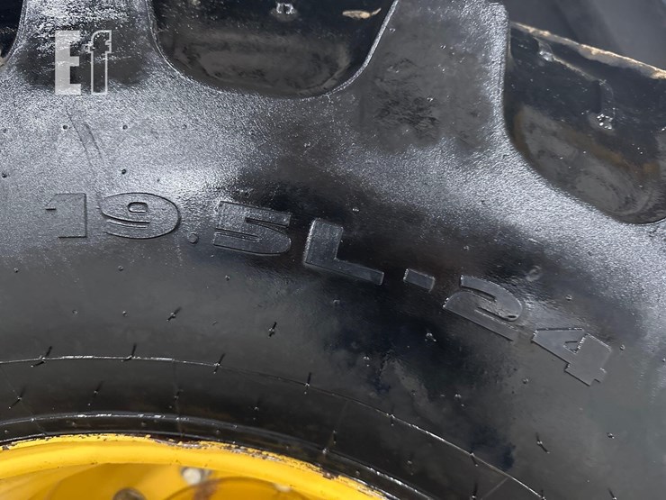 2014-deere-310k-ep-image-34