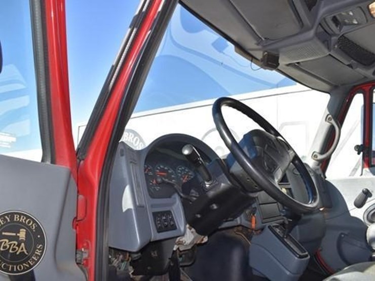 2007-international-durastar-4300-image-38