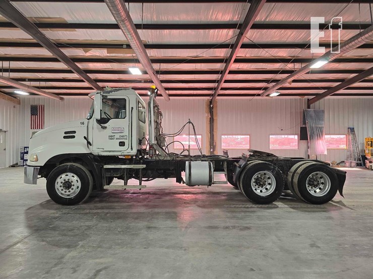 2006-mack-vision-cxn613-image-5