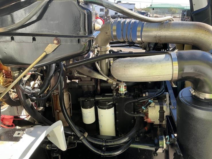 1999-freightliner-fl80-image-15