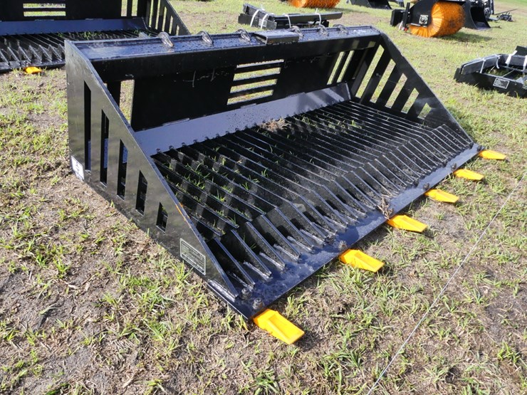 giyi-rb66-quick-attach-66"-rock-bucket-image-1