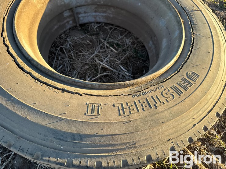 10r22.5-tire-&-rim-image-8