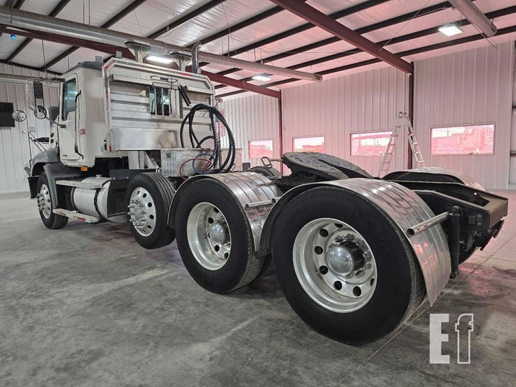 2005-mack-vision-cxn613-image-5