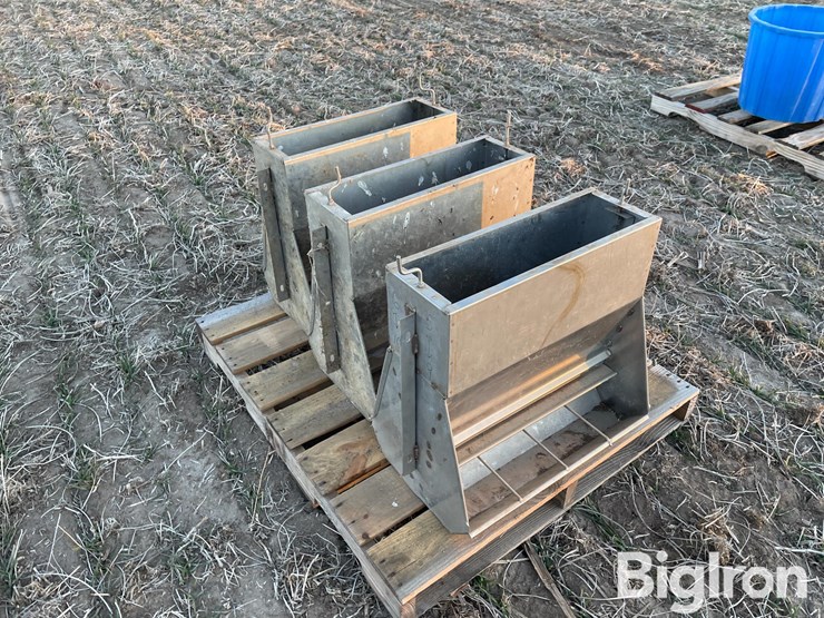 stainless-steel-hog-feeders-image-3