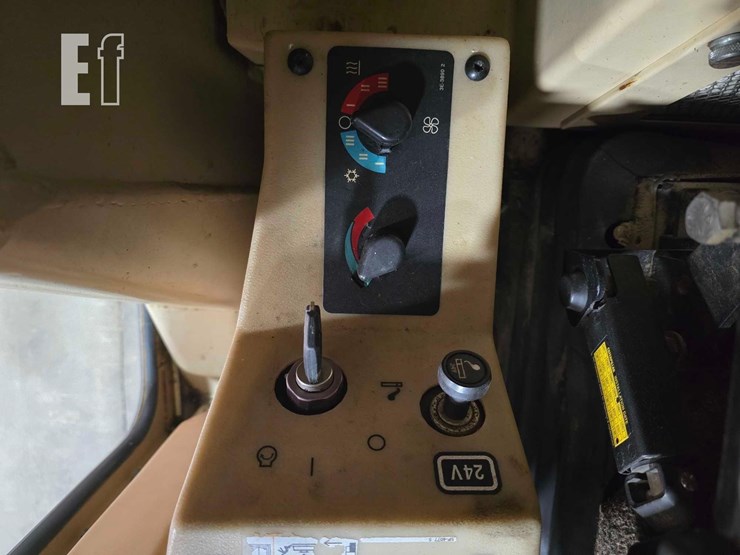 2004-caterpillar-140h-image-22