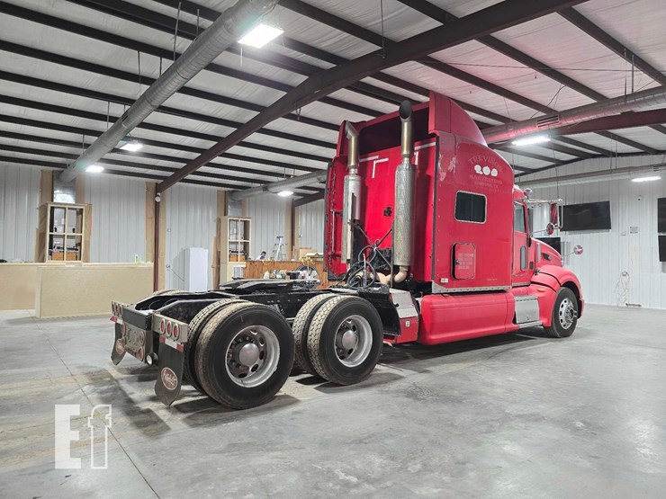 2008-peterbilt-386-image-3