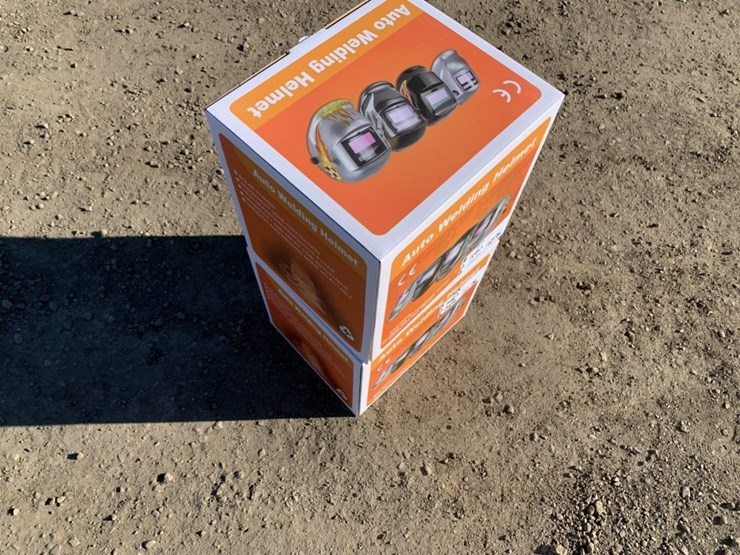 (2)-unused-auto-darkening-welding-helmets.-image-2