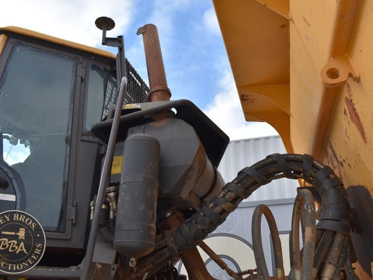 2011-volvo-a40f-image-16