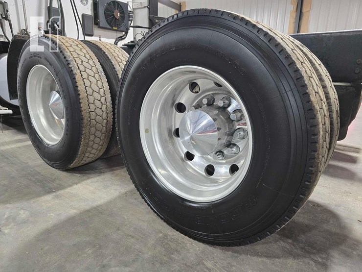 2019-kenworth-t680-image-23