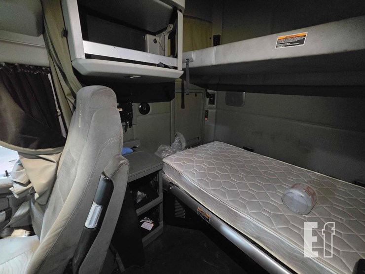 2019-kenworth-t680-image-17