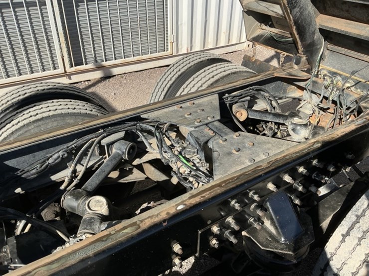 1999-freightliner-fl80-image-34