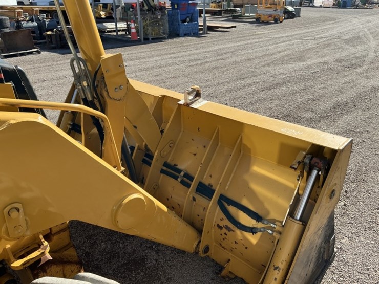 caterpillar-420d-image-19